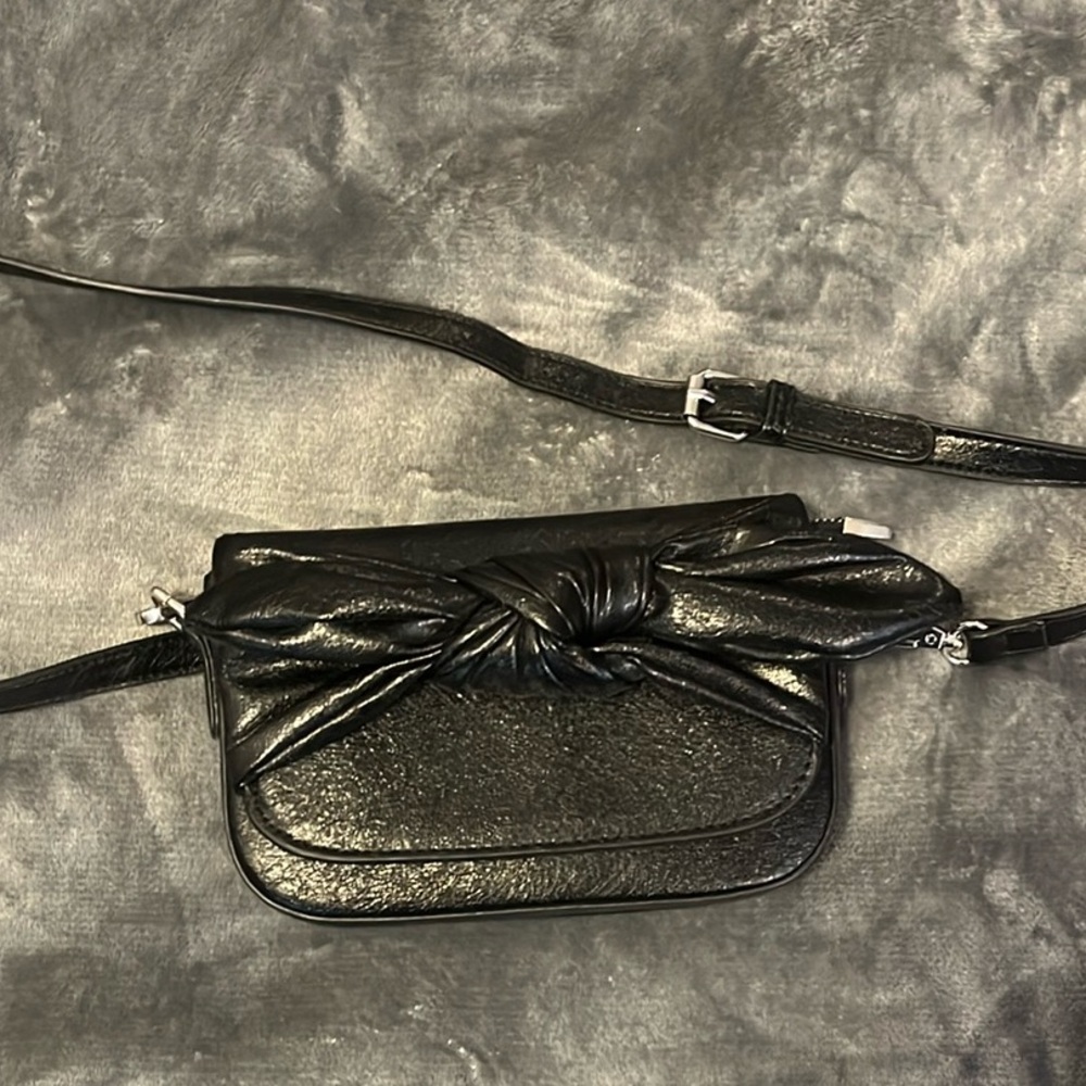 NWOT Melie Bianco Black Crossbody Bag Sleek Design